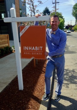 Bow Tie Tom rockin' a Tuesday's Brokers Open